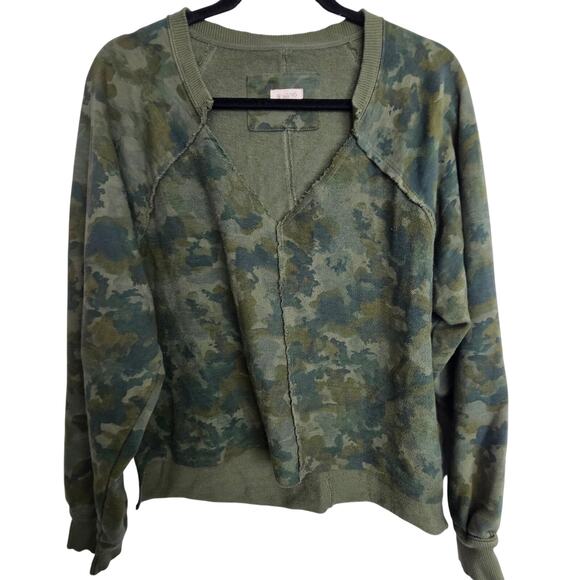 PILCRO Anthropologie Camo Reworked Popover V-Neck Boxy Hi-Low Sweatshirt Size L - Picture 2 of 10